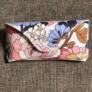 NWT Vera Bradley Hardshell Eyeglass Case